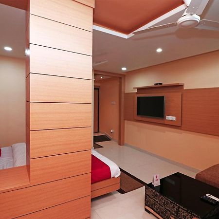 Capital O Hotel Sapphire Inn Gorakhpur Bagian luar foto