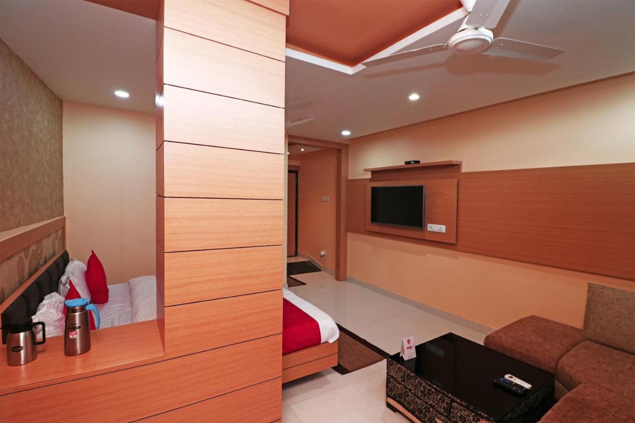 Capital O Hotel Sapphire Inn Gorakhpur Bagian luar foto