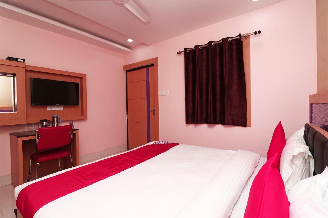 Capital O Hotel Sapphire Inn Gorakhpur Bagian luar foto